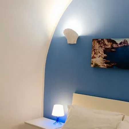 Partenope House Mare